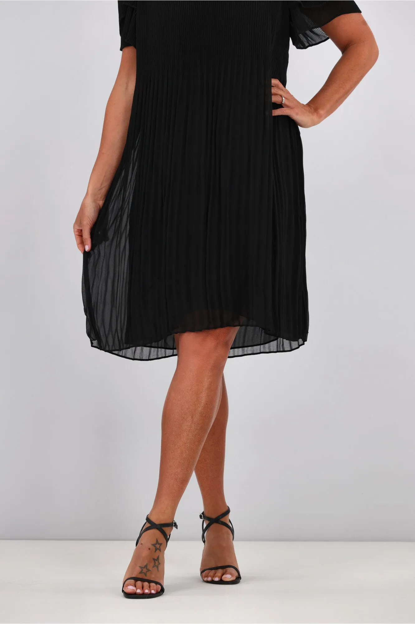 Gloss by Shine On Alberta Pleated Shift Dress Black