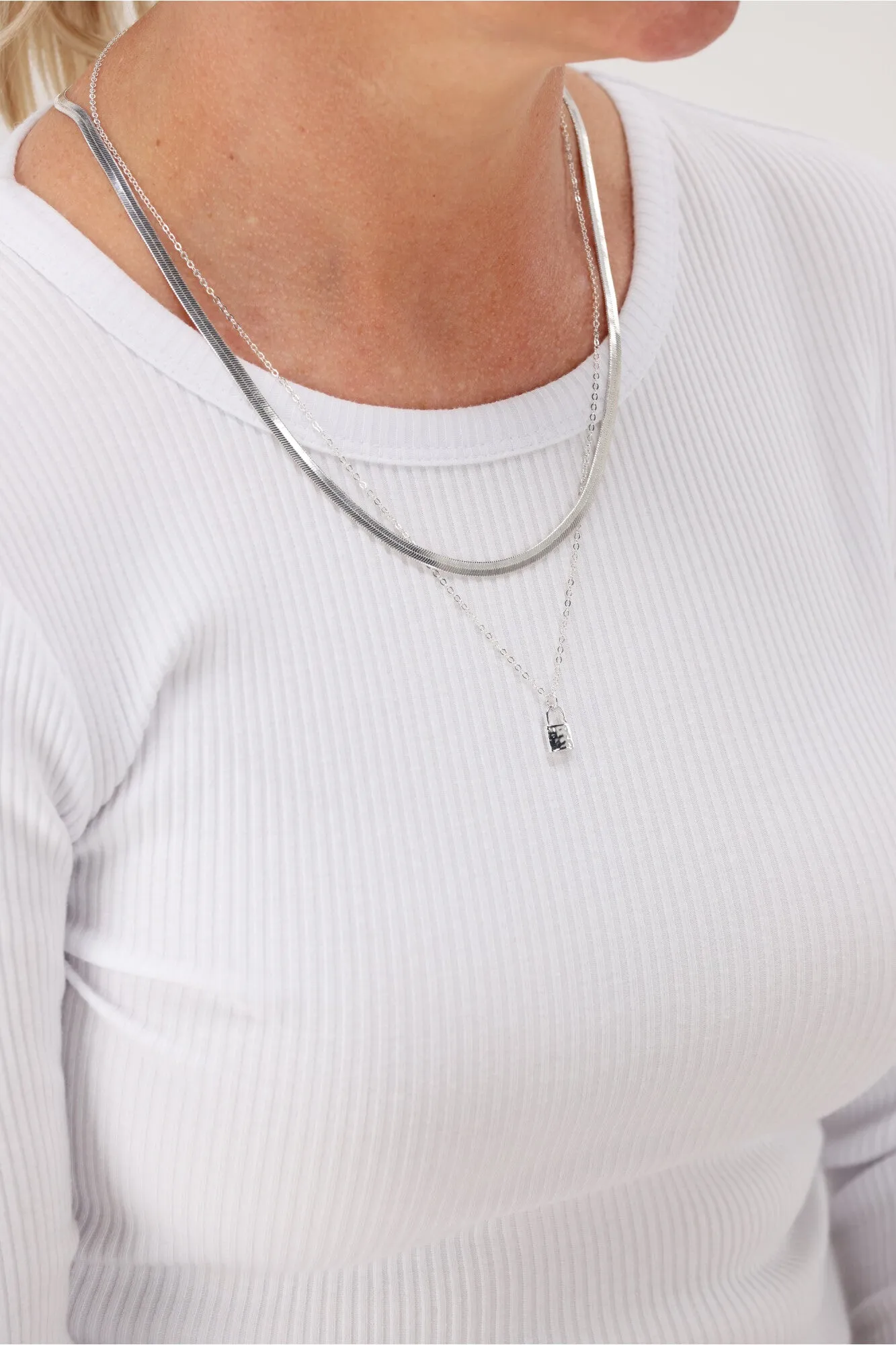 Shine On Label Lock Necklace Silver
