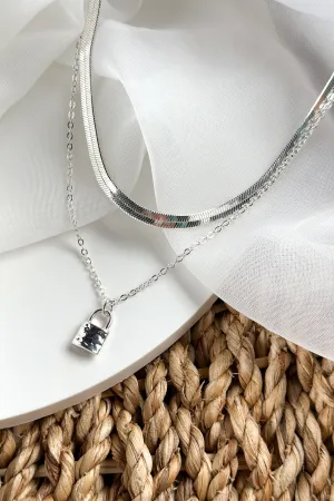 Shine On Label Lock Necklace Silver