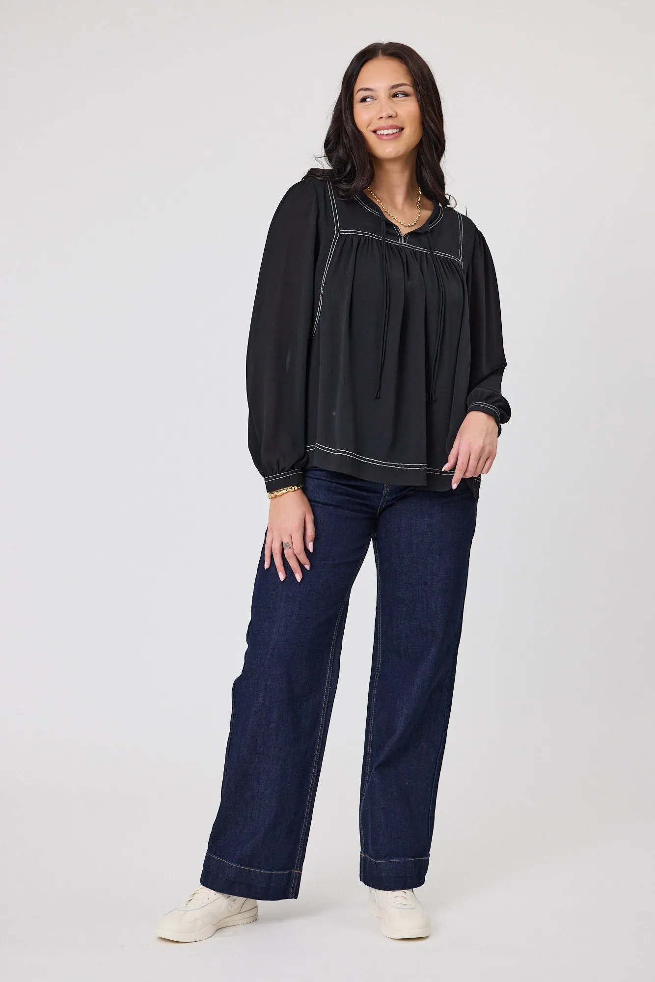 Shine On Label Tare Stitched Detail Top Black / Natural Thread Contrast